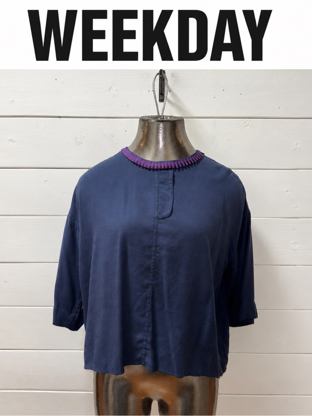Weekday Navy Blue Boxy Top – Estimated Medium